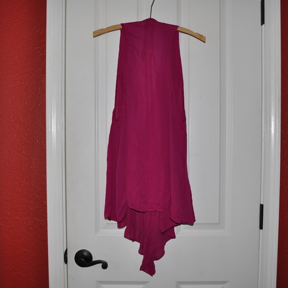 ELIZABETH & JAMES Raspberry Sleeveless Tokyo Top - Picture 6 of 7